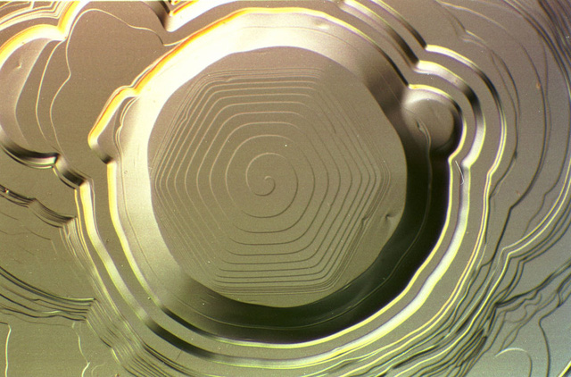 cac nha vat ly hoc noi rang ho da thanh cong trong viec tao duoc vat chat ton tai ca o dang long va dang ran