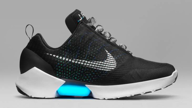 nike chinh thuc cong bo gia ban le va pho i ma u cua nike hyperadapt doi giay tu that day dau tien tren the gioi