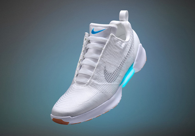 nike chinh thuc cong bo gia ban le va pho i ma u cua nike hyperadapt doi giay tu that day dau tien tren the gioi