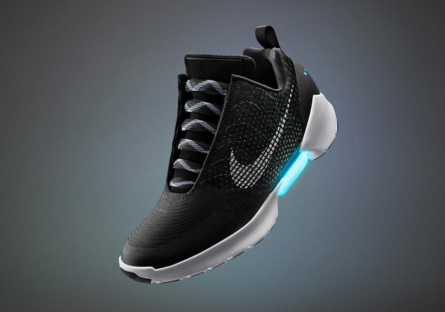 nike chinh thuc cong bo gia ban le va pho i ma u cua nike hyperadapt doi giay tu that day dau tien tren the gioi