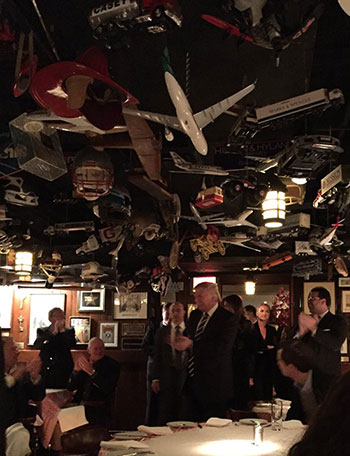 co tinh ne tranh bao chi donald trump dang tao dung mot chinh quyen it tiep can voi truyen thong va cong chung nhat trong lich su