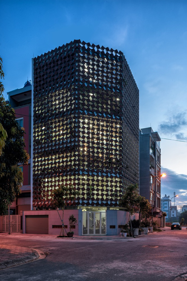 ngoi nha biet tho voi kien truc doc dao o ngoai thanh ha noi khien bao my bat ngo