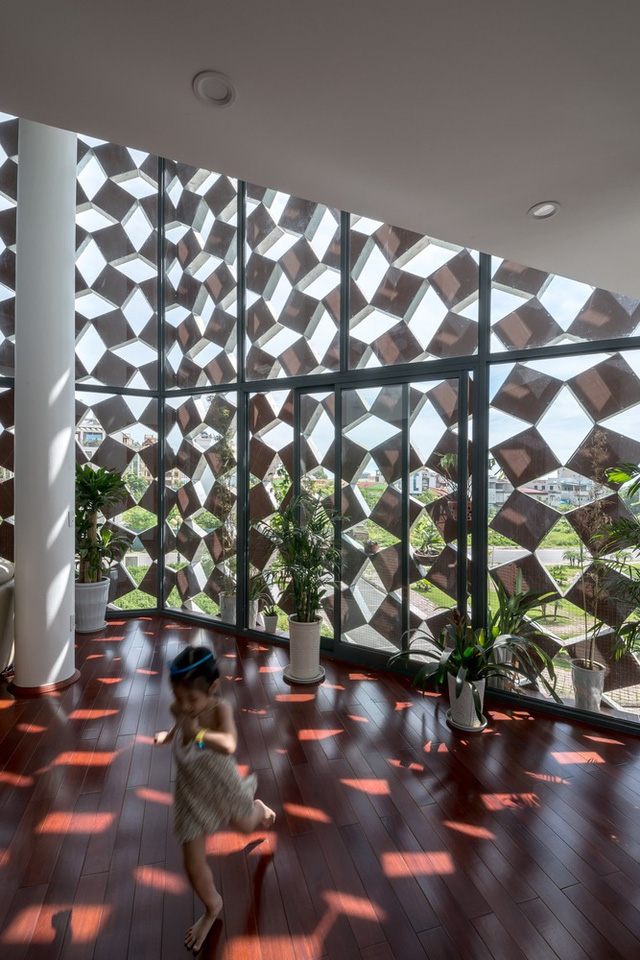 ngoi nha biet tho voi kien truc doc dao o ngoai thanh ha noi khien bao my bat ngo