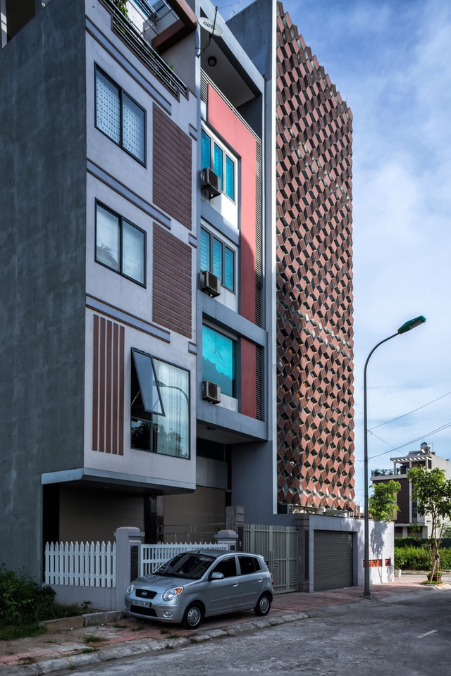 ngoi nha biet tho voi kien truc doc dao o ngoai thanh ha noi khien bao my bat ngo