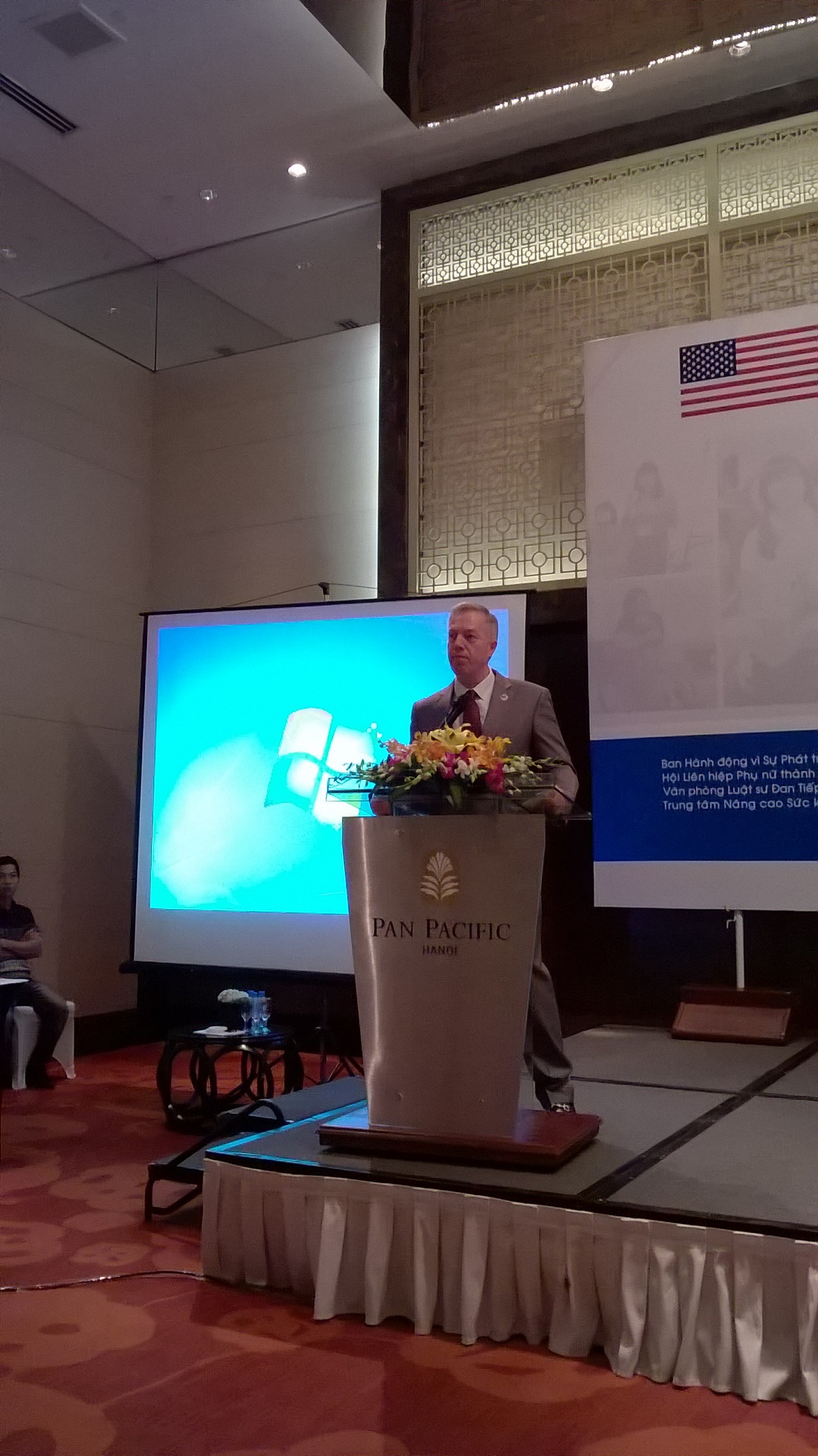 cai thien doi song va nang cao nang luc lanh dao cho phu nu viet nam