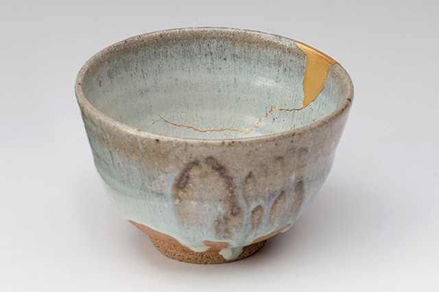 kintsugi thuat phuc che do gom bang vang tai tinh cua nghe nhan nhat ban