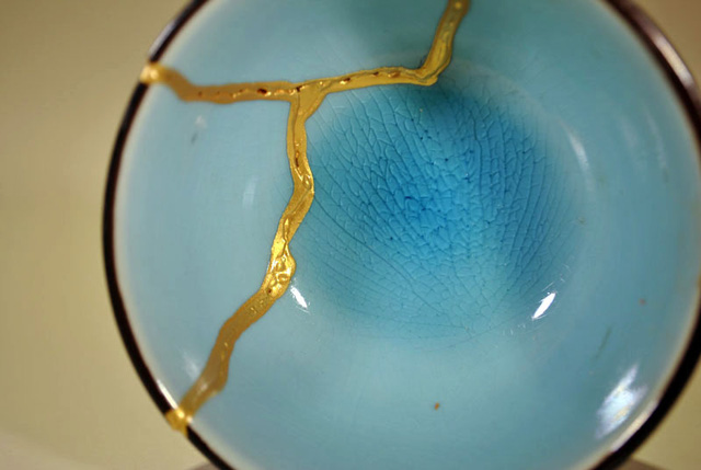 kintsugi thuat phuc che do gom bang vang tai tinh cua nghe nhan nhat ban