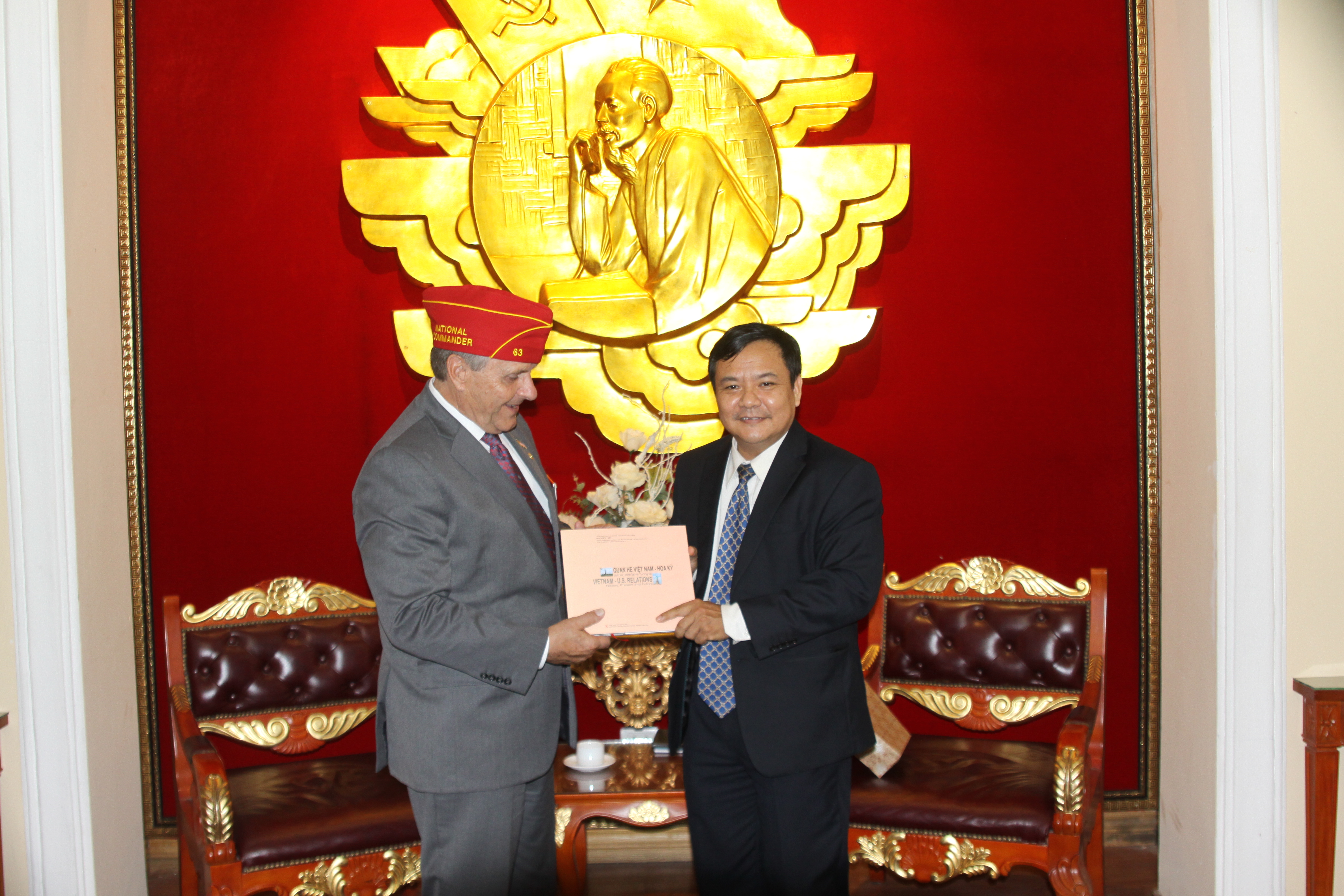 lanh dao hoi viet my tiep than mat lien doan cuu chien binh my