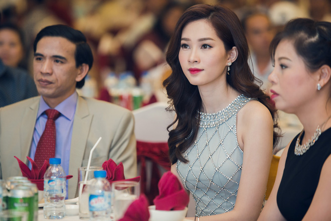 hoa hau dang thu thao van dep ngan ngo du dang bi om