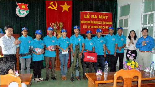 thanh nien vinh phuc va gia lai the hien nhiet huyet tuyen truyen an toan giao thong 2016