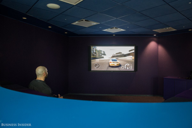 uoc mo cua nhan vien van phong day co phai khong tru so linkedin tri gia 23 ty usd co ca rap chieu phim cho nhan vien