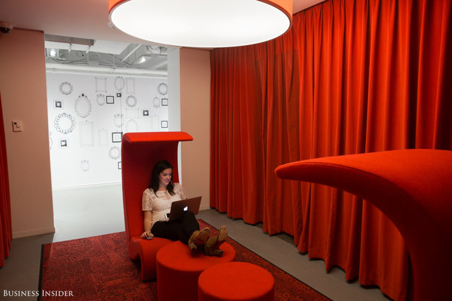 uoc mo cua nhan vien van phong day co phai khong tru so linkedin tri gia 23 ty usd co ca rap chieu phim cho nhan vien