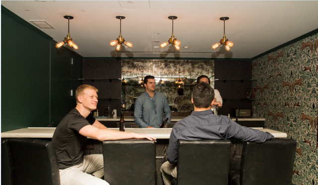 uoc mo cua nhan vien van phong day co phai khong tru so linkedin tri gia 23 ty usd co ca rap chieu phim cho nhan vien