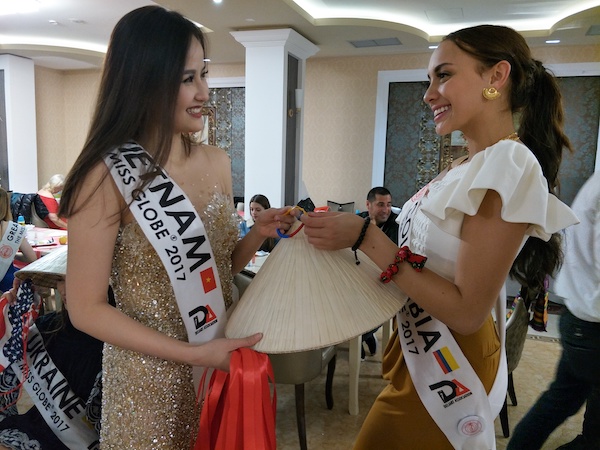 khanh ngan lot top 5 binh chon truoc them chung ket miss global beauty pageant 2017