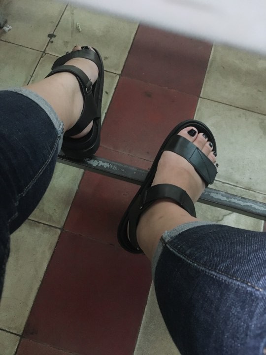 doi ban chan co hinh dang nua nhan sam nua banh my khien cu dan mang thich thu