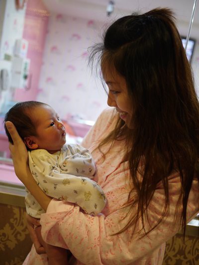 tong thu ca thang 6 trieu me tre nhin mieng nuoi 2 con bang bim sua xin gay tranh cai