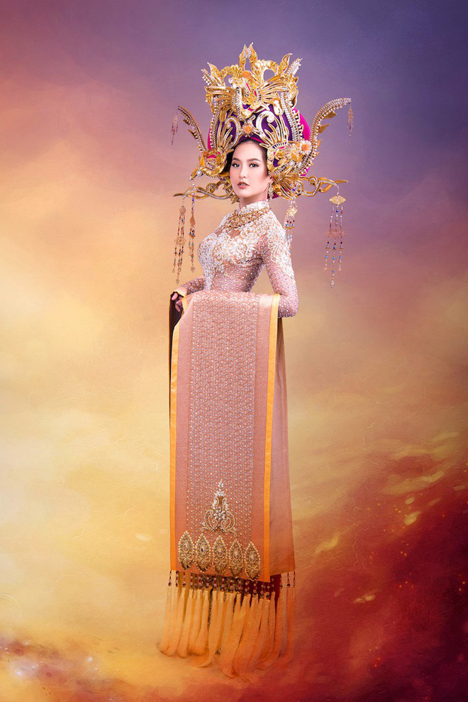 hoa khoi khanh ngan long lay trong trang phuc dan toc o miss globe 2017
