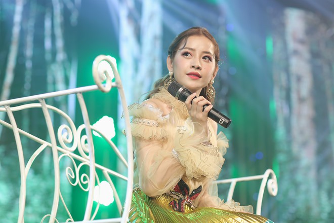 thu minh noi ve chuyen hot girl di hat dat set co mai ngan doi cung khong sang noi