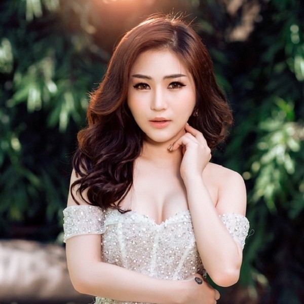 thu minh noi ve chuyen hot girl di hat dat set co mai ngan doi cung khong sang noi