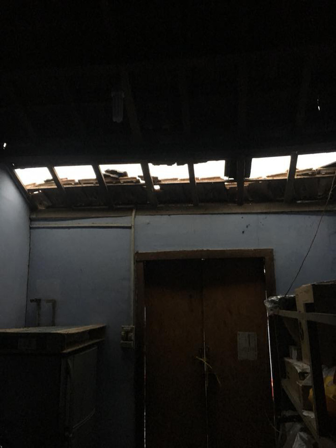 bao so 12 gay mua to gio giat kinh hoang nhieu xe may o nha trang khanh hoa bi quat nga la liet giua duong