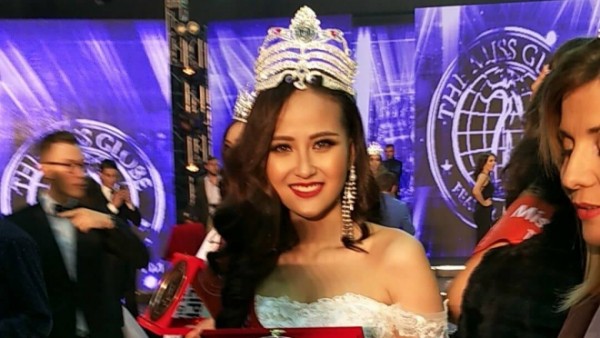 khanh ngan xuat sac dang quang hoa hau tai miss globe 2017