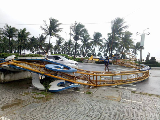 anh huong bao so 12 da nang do sap cong chao nhieu cay xanh bat goc chan ngang duong