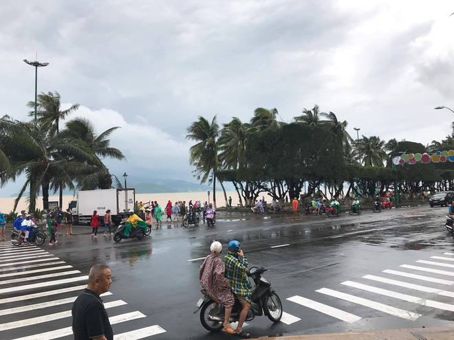 chum anh duong pho nha trang tan tac sau khi con bao so 12 can quet