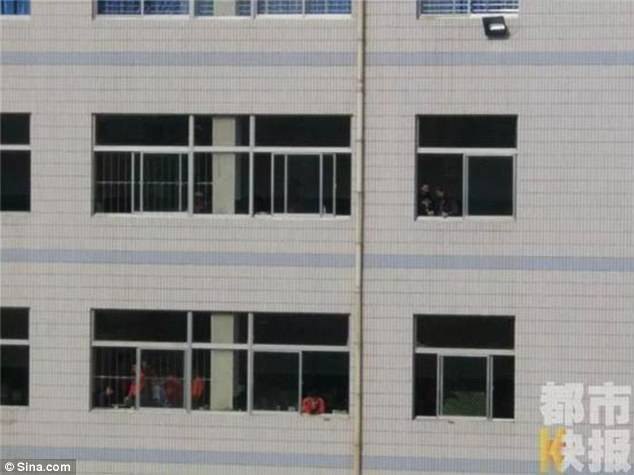 nu sinh 16 tuoi mang thai nhung tan khi tro da ngay gan san van dong truong su that moi duoc phoi bay