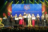 thi sinh truong van long trung quoc va nhom nhac thang long viet nam dat giai nhat tieng hat huu nghi viet trung 2017