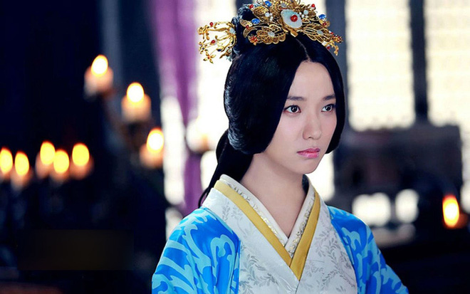 hoang hau ve tu phu xuat than la ca ky len ngoi hau vi bi ham hai khi chet duoc an tang qua loa noi ve duong