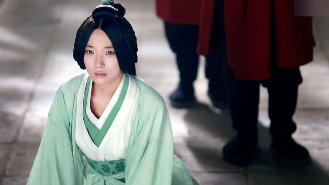 hoang hau ve tu phu xuat than la ca ky len ngoi hau vi bi ham hai khi chet duoc an tang qua loa noi ve duong