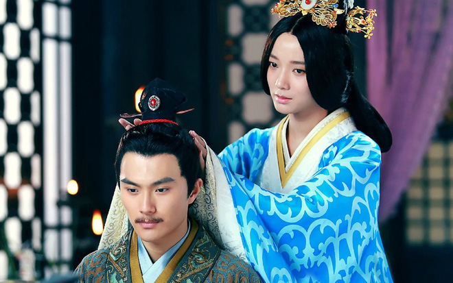 hoang hau ve tu phu xuat than la ca ky len ngoi hau vi bi ham hai khi chet duoc an tang qua loa noi ve duong