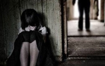 hon vao co be gai 13 tuoi nam thanh nien bi phat 300000 dong