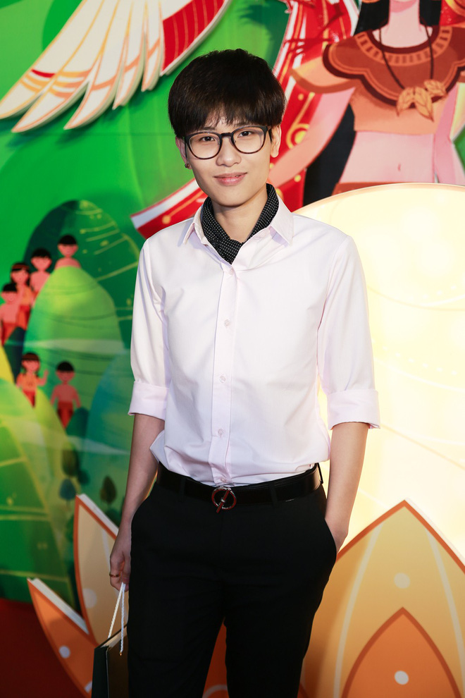 bat chap vay ao long lay me con truong quynh anh van om nhau ngoi bet