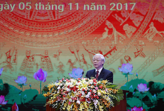cach mang thang muoi nga bieu tuong vi dai cua thoi dai