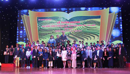 tuyen duong 161 hoc sinh sinh vien dan toc thieu so tieu bieu