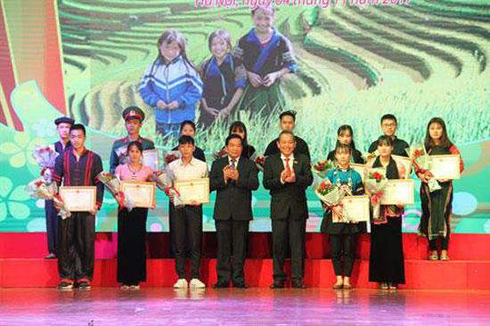 tuyen duong 161 hoc sinh sinh vien dan toc thieu so tieu bieu