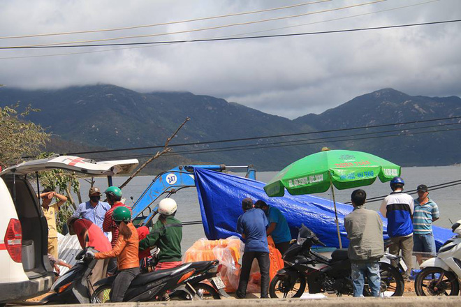 khanh hoa phat hien thi the 3 nam thanh nien boc mui troi tren bien sau bao con voi