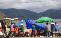 khanh hoa phat hien thi the 3 nam thanh nien boc mui troi tren bien sau bao con voi