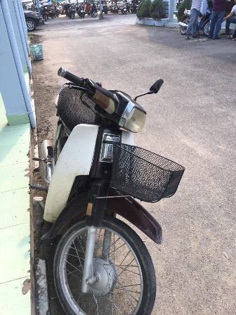 buc tuc vi tra tien thua khong dung nam thanh nien mua xang dot tiem tap hoa o sai gon