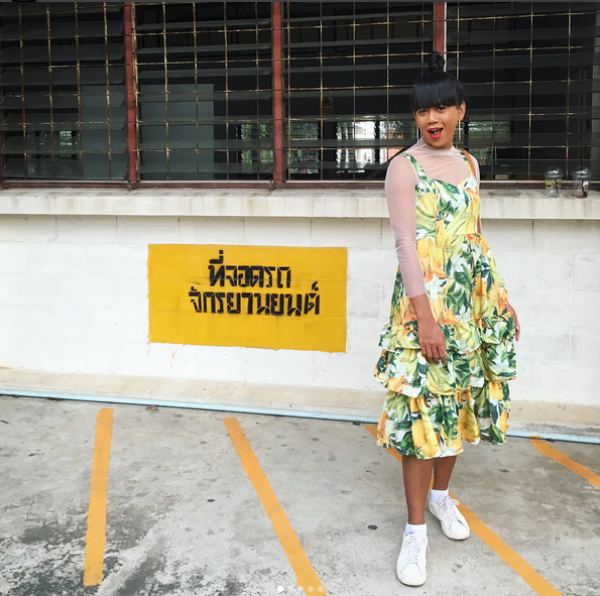 noi tieng anh sieu dang yeu lai xuat hien cung dan trai tay dep ngay ngat nu mc hot nhat facebook nay la ai