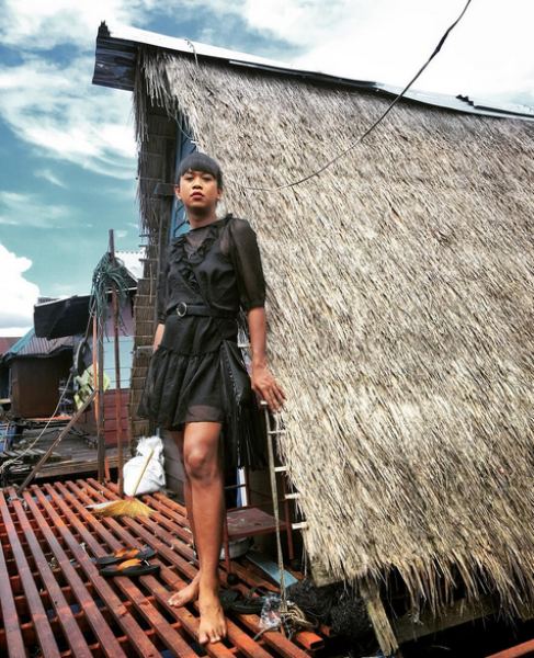 noi tieng anh sieu dang yeu lai xuat hien cung dan trai tay dep ngay ngat nu mc hot nhat facebook nay la ai