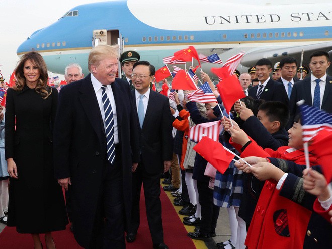 mot ngay ban ron cua tong thong trump tham quan tu cam thanh thuong thuc kinh kich