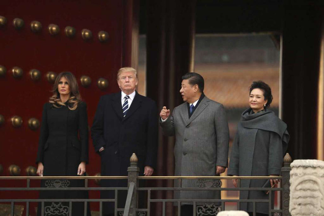 mot ngay ban ron cua tong thong trump tham quan tu cam thanh thuong thuc kinh kich