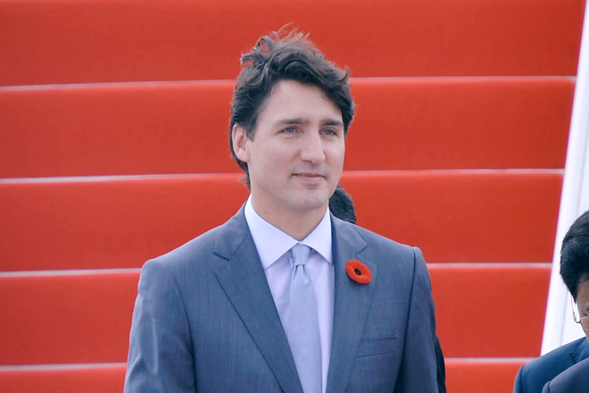 thu tuong canada justin trudeau rang ro vay chao khi dap chuyen bay xuong da nang