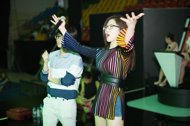 huong tram mac ca tinh cang thang tap luyen voi tro cung the voice kids