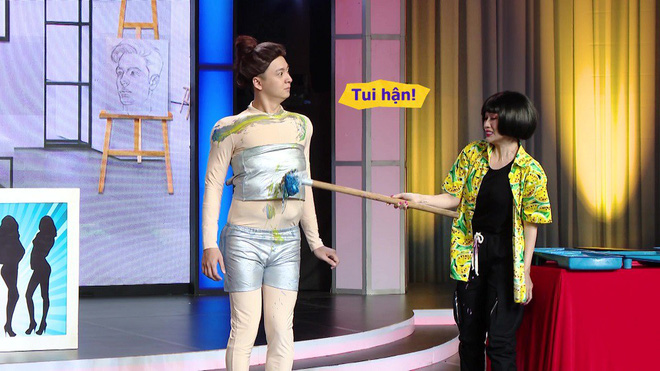 ngo kien huy gap loi rach trang phuc vi dien qua sung