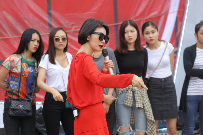 lan khue goi cam xuat hien sau on ao te ghe o hoa hau dai duong 2017