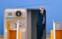 tong thong my len chuyen co air force one roi san bay noi bai khep lai chuyen cong du dau tien toi viet nam