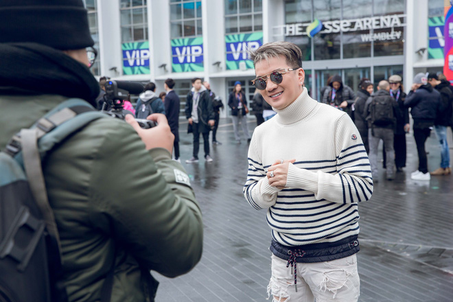 dep bo thi phi dam vinh hung den mtv chau au hoi ngo voi kesha